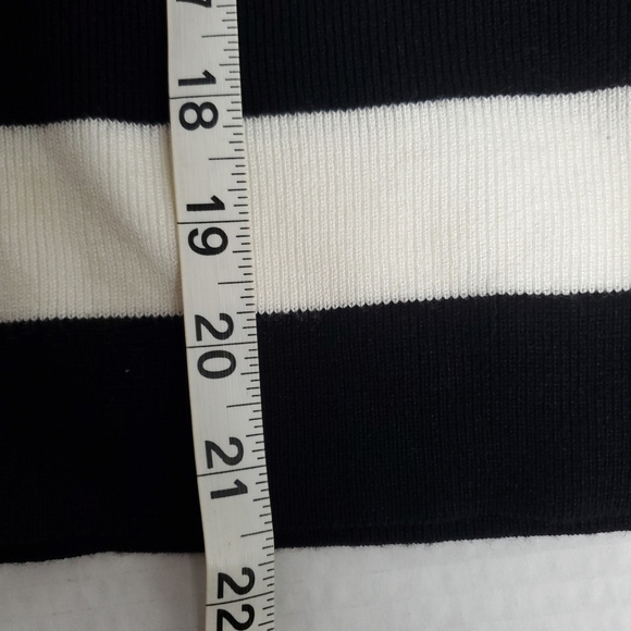 Truth By Republic Womens V Neck Sweater Size M Striped Monochrome Chic Casual - Picture 6 of 10